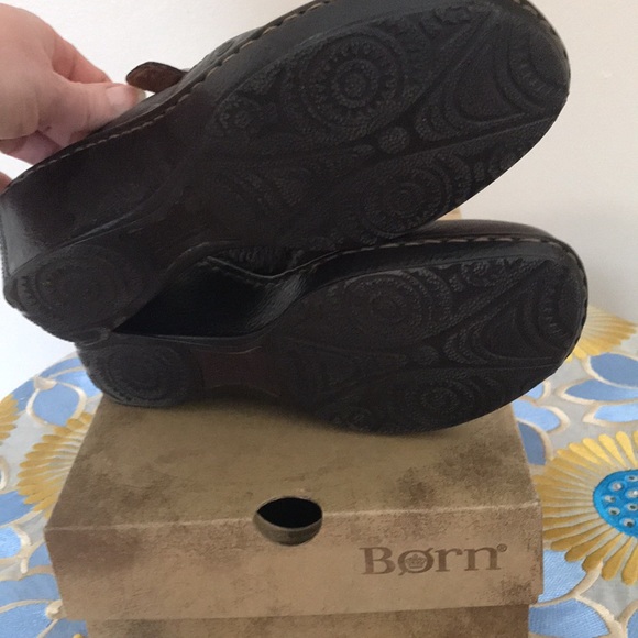 Excellent Condition Born Slip On Clog. Size 10 - Picture 8 of 8